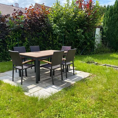 Stadtrand Oase Mit Balkon Апартаменти *