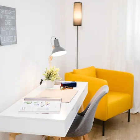 Stadtrand Oase Mit Balkon Апартаменти *