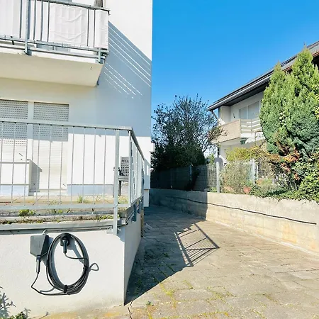 Апартаменти Stadtrand Oase Mit Balkon *